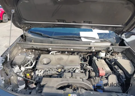 2021 Toyota Rav4 Xle z USA, uszkodzony, nr VIN 2T3P1RFV5MC175396